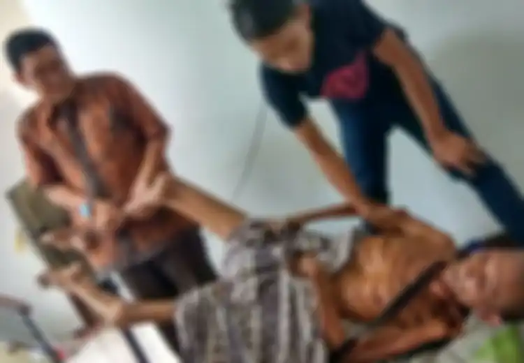 Selama 24 Tahun, Tubuh Pria Ini Sangat Kaku Seperti Kayu Bahkan Pernah Mati Suri Tiga Kali