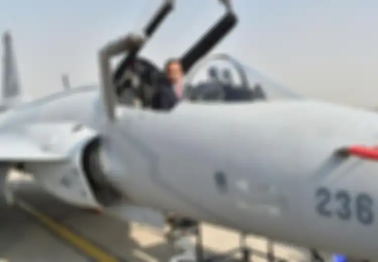 Pembelian Jet tempur SU-35 dari Rusia Akan Diganti  Dengan JF-17  Thunder Buatan Pakistan?