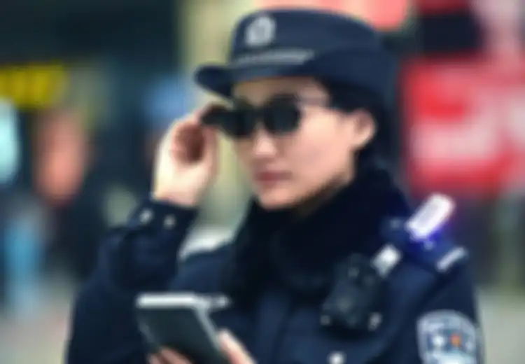 Antisipasi Kejahatan saat Imlek, Polisi China Dibekali Kacamata Pintar yang Bisa Deteksi Penjahat
