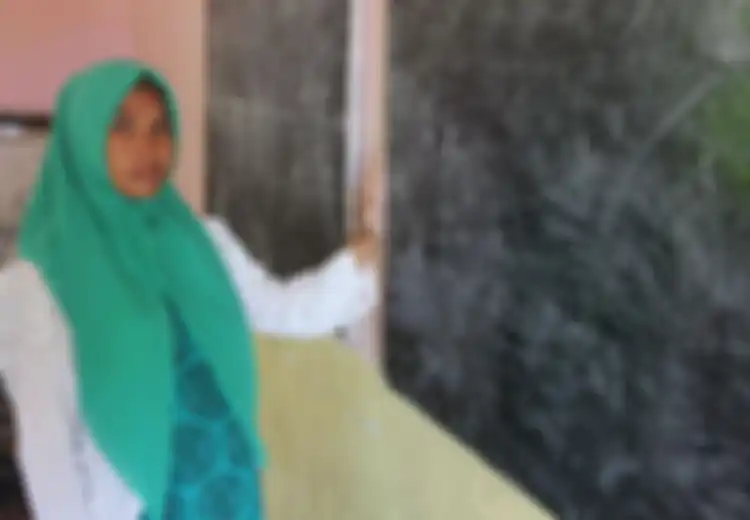 Meski Honornya Cuma Rp200 Ribu, Susi Susanti Ikhlas Mengajar 6 Kelas Anak-anak di Perbatasan Seorang Diri