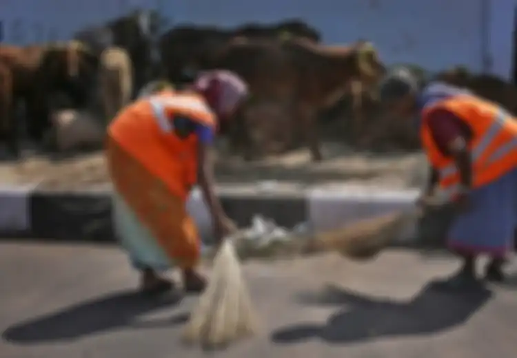 Ironis! Di Tengah Kampanye India Bersih, Menteri Kesehatan Justru Kepergok Kencing di Dinding