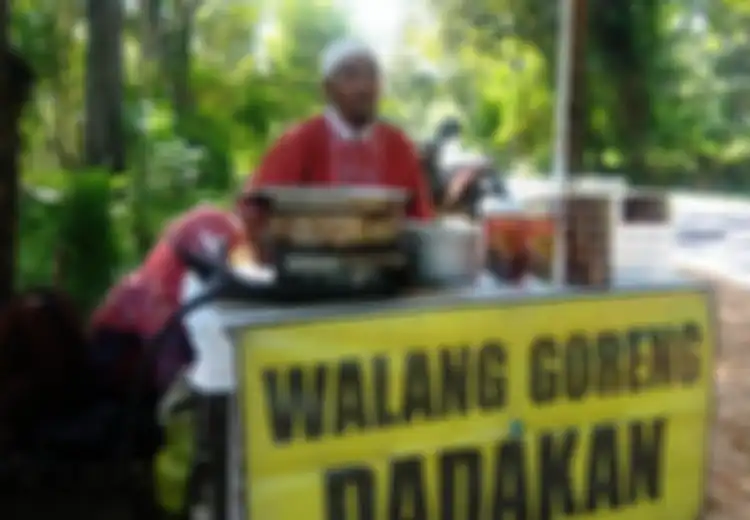 Rejeki Tidak Tertukar! Berkat Belalang Goreng, Pasangan Suami Istri ini Bisa Umrah