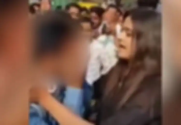 Tak Terima Dilecehkan Secara Seksual, Mahasiswi Ini Tangkap dan Seret Sendiri Pelakunya!
