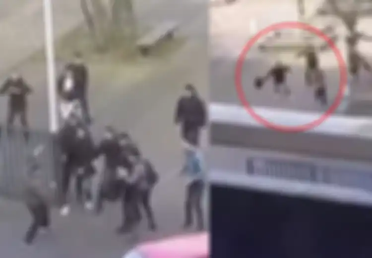 Ransel Melayang Selamatkan Nyawa Gerombolan Pelajar dari Sepasang Pisau Tajam Milik Pria Misterius