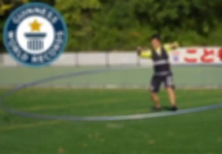 (Video) Pria Ini Membuat Rekor Bermain Hula Hoop dengan Ring Selebar 5,14 Meter, Semua karena Balas Dendam