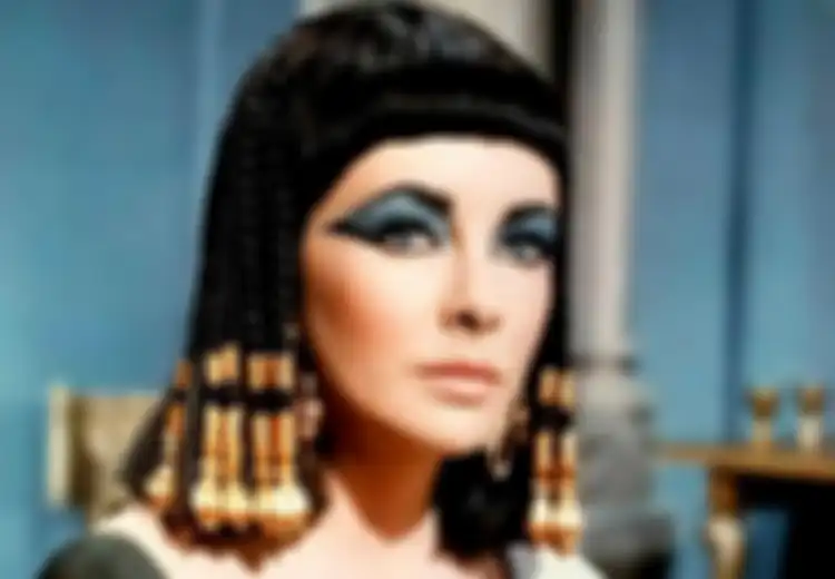 Di Balik Riasan Mata Cleopatra yang Mempesona, Ternyata Ada Fungsi 'Ajaib' yang Jarang Diketahui Orang