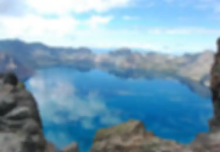 10 Danau Gunung Berapi Paling Menakjubkan di Dunia, 2 di Antaranya Ada di Indonesia Lho!