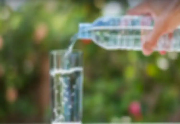 Terbiasa Minum Air Putih 1 Liter Setiap Pagi, Wanita Ini Rasakan Perubahan Luar Biasa pada Tubuhnya