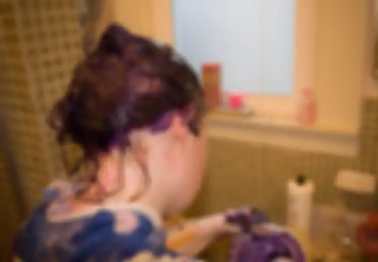 Peringatan Bagi yang Suka Gunakan Cat Rambut! Wanita Ini Sakit Sirosis Karena Sering Mengecat Rambutnya