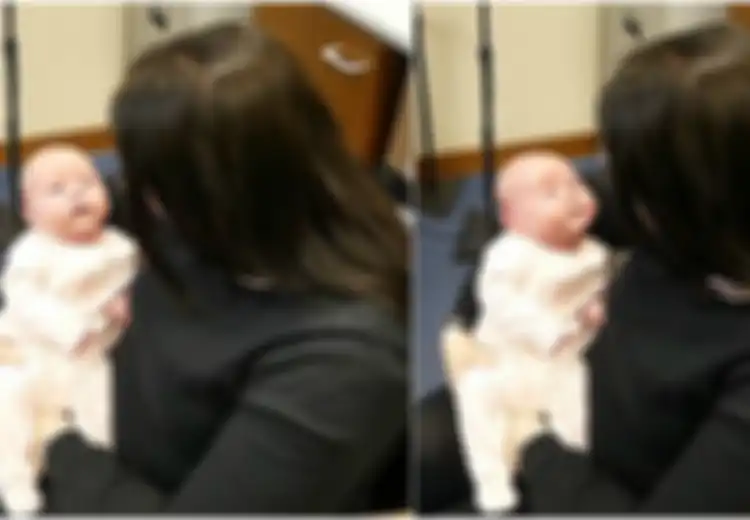 Dipasangi Alat Bantu Pendengaran, Begini Reaksi Menakjubkan Saat Bayi Ini Pertama Kali Dengar Suara Ibunya