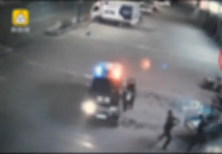 (Video) Luar Biasa, Polisi Ini Jadikan Tubuhnya sebagai Bantal Demi Selamatkan Wanita dari Percobaan Bunuh Diri