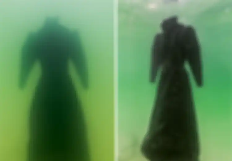 (Foto) Beginilah Transformasi Menakjubkan dari Gaun yang Ditenggelamkan di Laut Mati Selama 2 Tahun