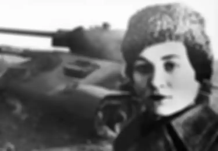 Ketika Suaminya Dibunuh oleh Nazi, Wanita Ini Beli Tank dan Maju ke Garis Depan Medan Perang