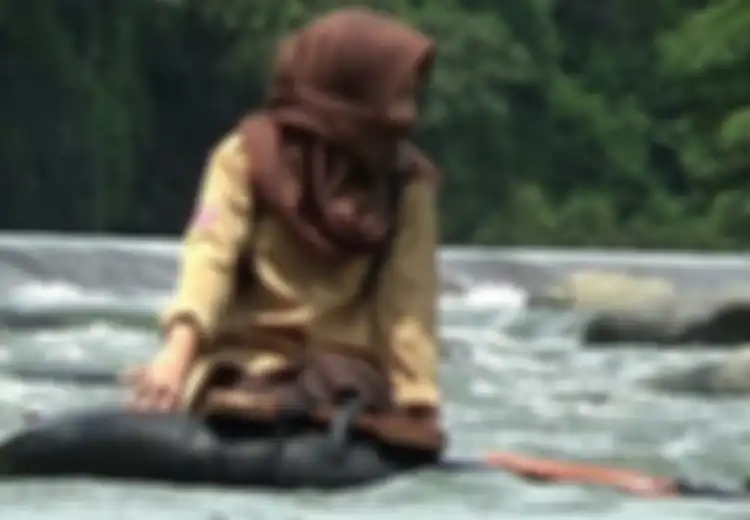 Sedih, Selama Bertahun-tahun Puluhan Pelajar di Maros Ini Menyeberangi Sungai Besar Untuk Pergi ke Sekolah