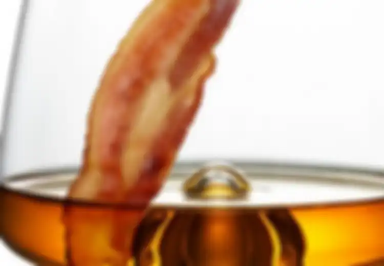 Daging Olahan Seperti Bacon dan Alkohol Dapat Meningkatkan Resiko Kanker Pada Perut.