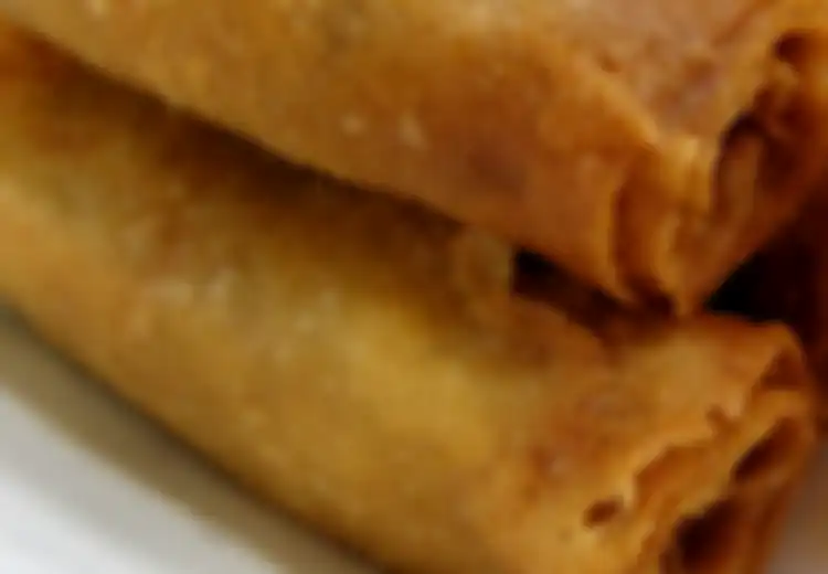 Ke Purwokerto, Jangan Lupa Cicipi Lumpia Bom!