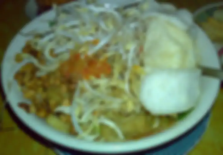 Krenyes.. krenyes Bubur Ayam Mang Den