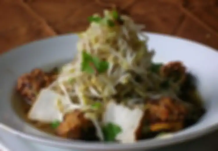 Ke Surabaya Belum Lengkap Tanpa Lontong Balap