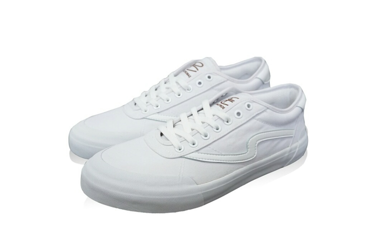 Sepatu putih store brand lokal