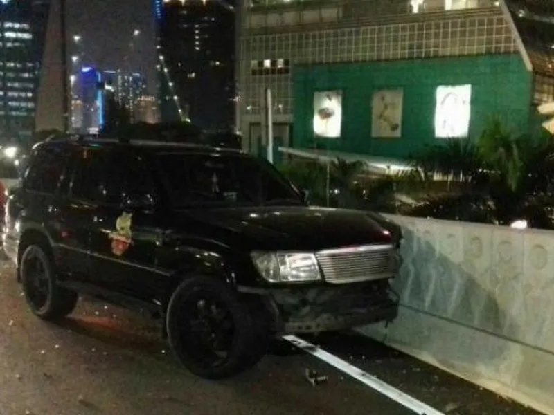 Belajar Dari Simic, Siapa yang Nanggung Biaya Kerusakan Mobil Polisi