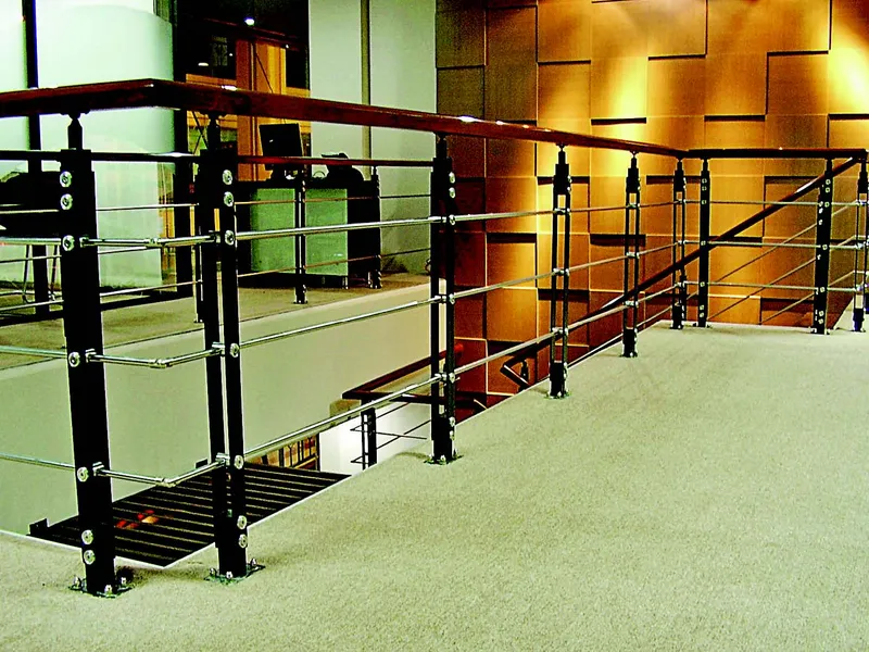 Railing Tangga Knockdown Praktis dan Estetis, Yuk Cari Tahu Harganya!