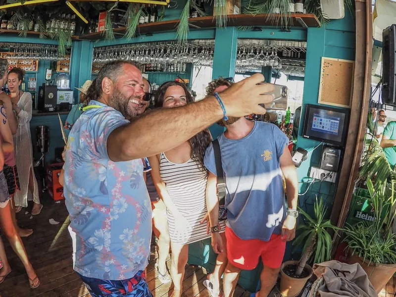 Bye-bye Bekas Jerawat! Begini Cara Foto Selfie yang Bagus dengan Kamera