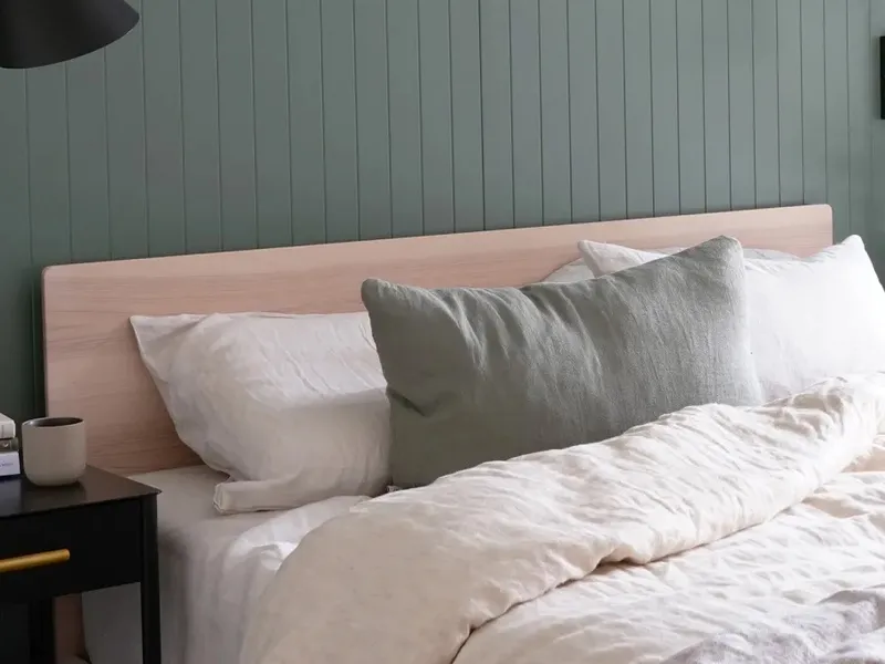 Potret Kamar Tidur Minimalis Warna Hijau Sage yang Bikin Jatuh Hati