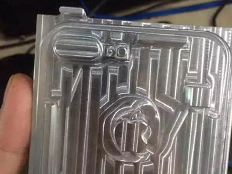 (Foto) Cetakan dan Skema Desain iPhone 7 dan iPhone 7 Plus Beredar Luas