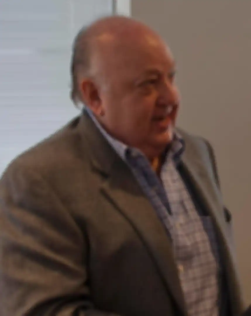 Roger Ailes, sosok yang diduga terlibat dalam skandal pelecehan seksual di Fox News. Kisah nyatanya diadaptasi dalam film Bombshell