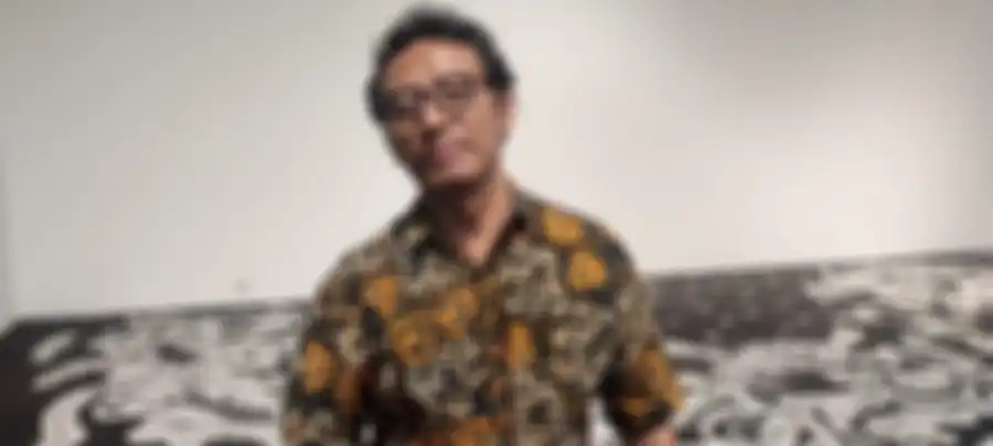 Egy Yunaedi berkolaborasi dengan petani tambak menggelar pameran lukisan garam bertajuk Pranata Banyu yang berlangsung di Sangkring Art Project, Yogyakarta pada 8-30 Maret 2024.