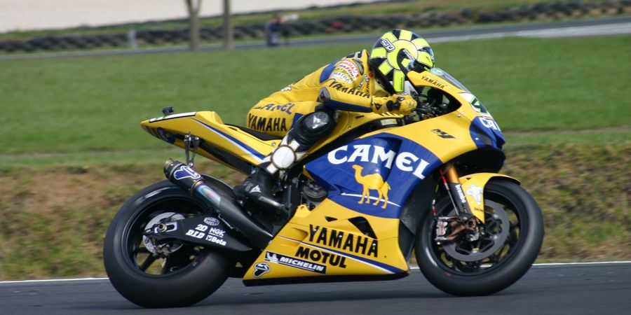 Yamaha Rilis Teaser, Motor M1 Rossi dan Vinales Bakal Berwarna Kuning?