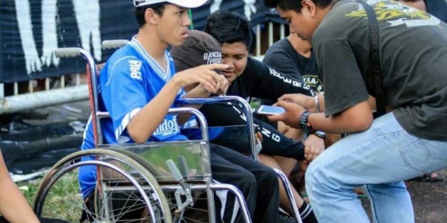 Harapan Mulia Bobotoh Disabiltas saat Nonton Laga Persib di Stadion
