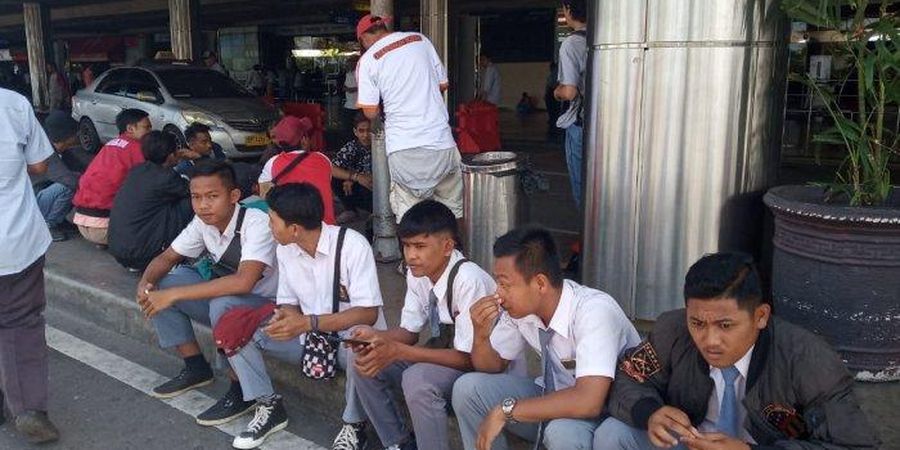 Nantikan Persija Jakarta di Batam, The Jak Mania Tak Ganti Baju