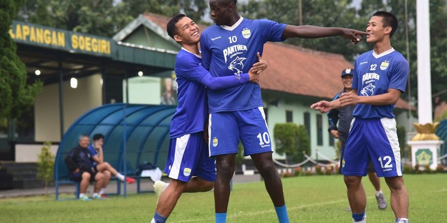 Ezechiel N Douassel Disorot Serius Legenda Persib Bandung