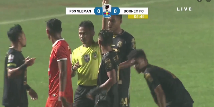Wasit Khilaf, Laga PSS Sleman Vs Borneo FC Terhenti 20 Menit Lebih