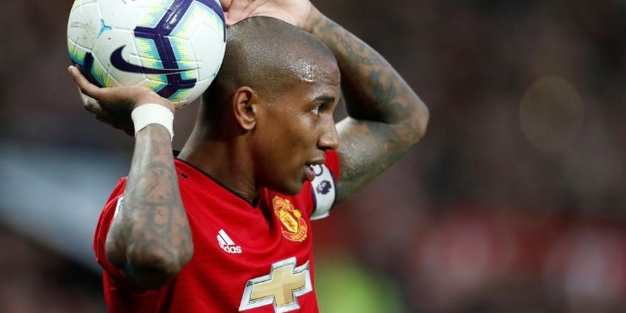 Abaikan De Gea, Solskjaer Tetapkan Ashley Young sebagai Kapten Baru