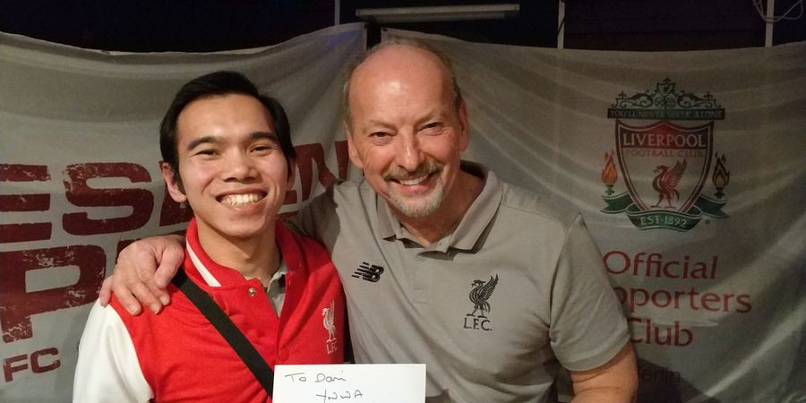 EKSKLUSIF - Melihat Keramahan CEO Liverpool Kala Berbagi ke Fans di Jerman