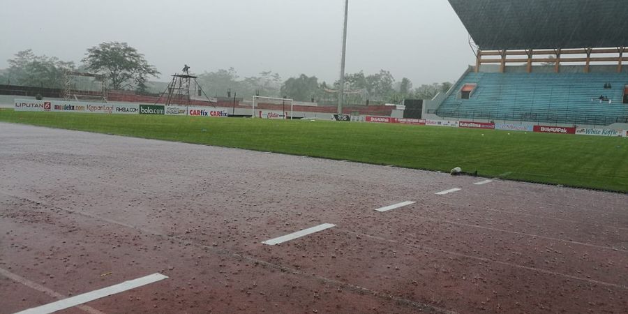 Piala Presiden 2019 - Hujan Deras Guyur Stadion Moch Soebroto Jelang Laga Pamungkas di Grup C