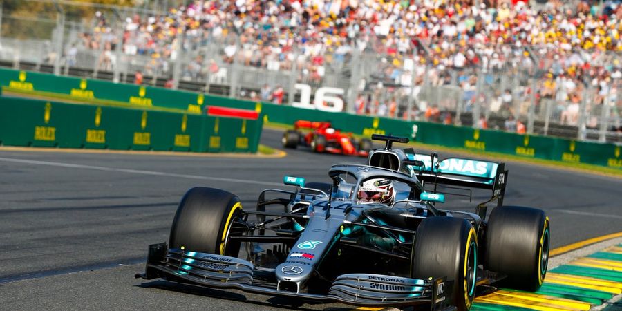 Akui Kecepatan Ferrari, Lewis Hamilton Janji untuk Tampil Lebih Garang