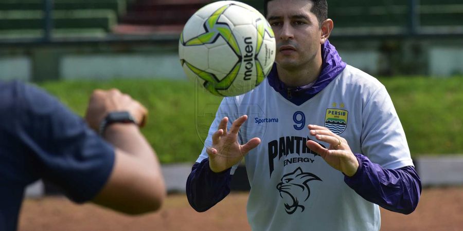 Absen saat Persib Bersua Persija, Ini yang Dilakukan Esteban Vizcarra