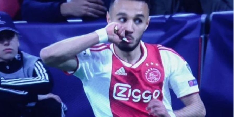VIDEO - Pemain Ajax Buka Puasa di Tengah Laga Kontra Tottenham Hotspur