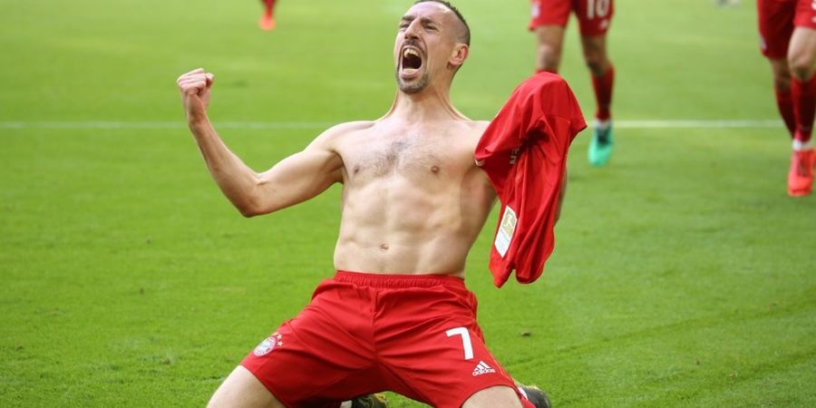 VIDEO - Ribery: Cetak Gol Cantik, Peluk Wasit, lalu Dikartu Kuning