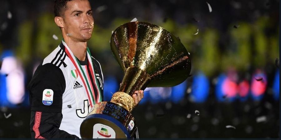 VIDEO - Cristiano Ronaldo Getok Kepala Anaknya Pakai Trofi Serie A 