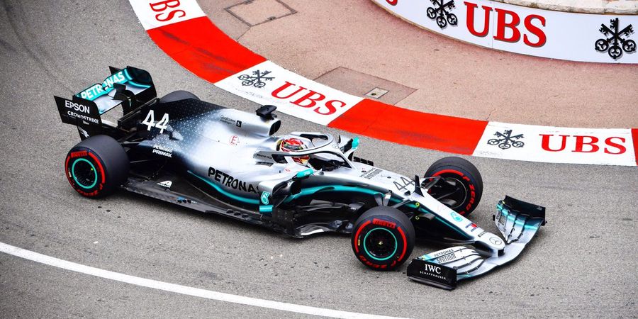 Lewis Hamilton Mengaku Senang jika Bisa Setim dengan Max Verstappen