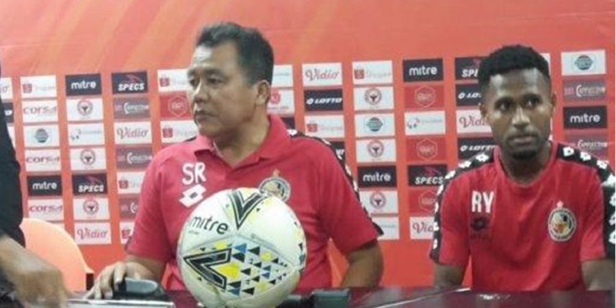 Dari Kata-katanya, Pelatih Semen Padang Pusing Hadapi Persib