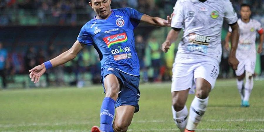 Arema FC Ungguli Semen Padang pada Babak Pertama