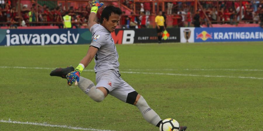 Cari Tukang Cukur Rambut di Tengah COVID-19, Kiper Madura United ini Punya Solusi