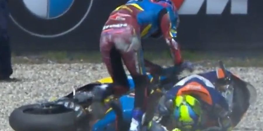 VIDEO - Alex Marquez Cerca Murid Valentino Rossi Setelah Crash di Moto2 Belanda