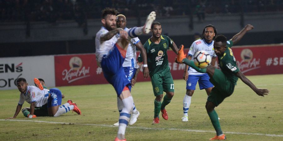 Hat-trick Amido Balde Hiasi Pesta Gol Persebaya atas Persib