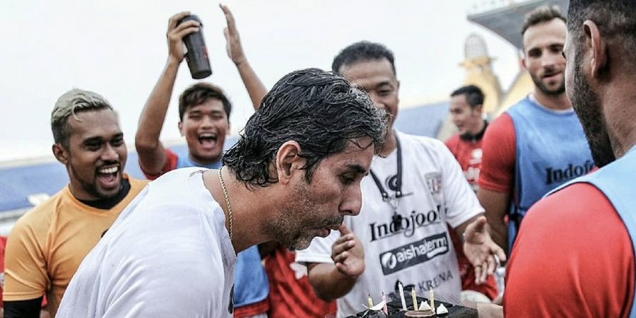 Rayakan Ulang Tahun Ke-45, Teco Dapat Kejutan dari Bali United